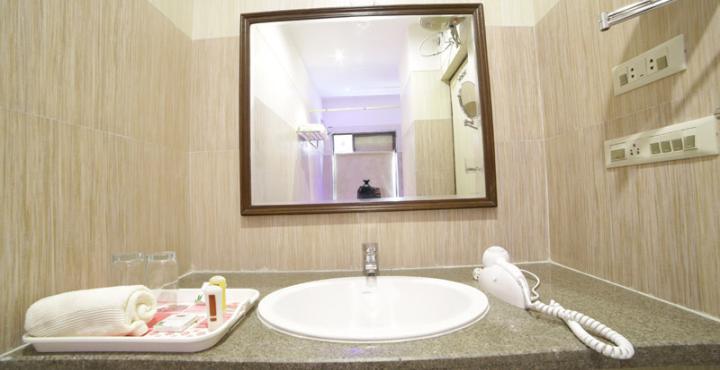 Oyo 1681 Hotel Devansh Удайпур Екстериор снимка